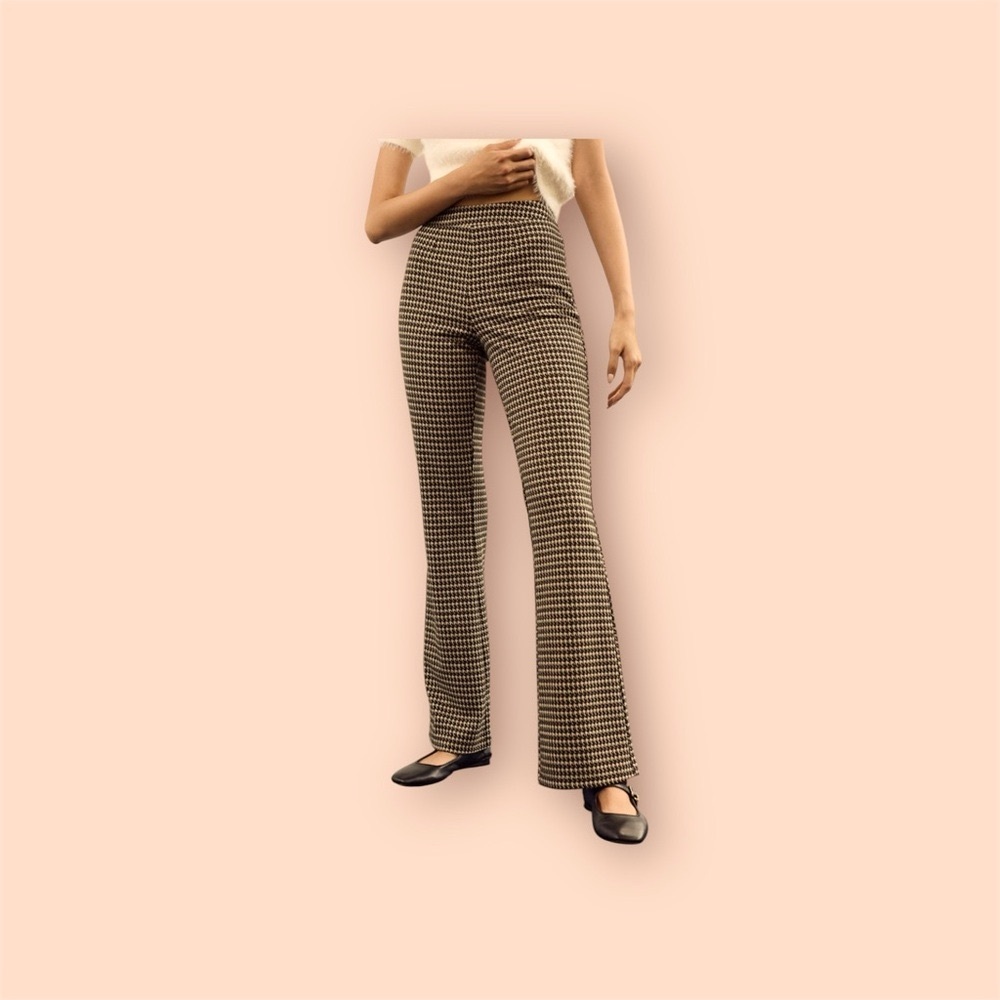 Sanctuary "Filmore" flare with houndstooth pattern. No tag, never worn.